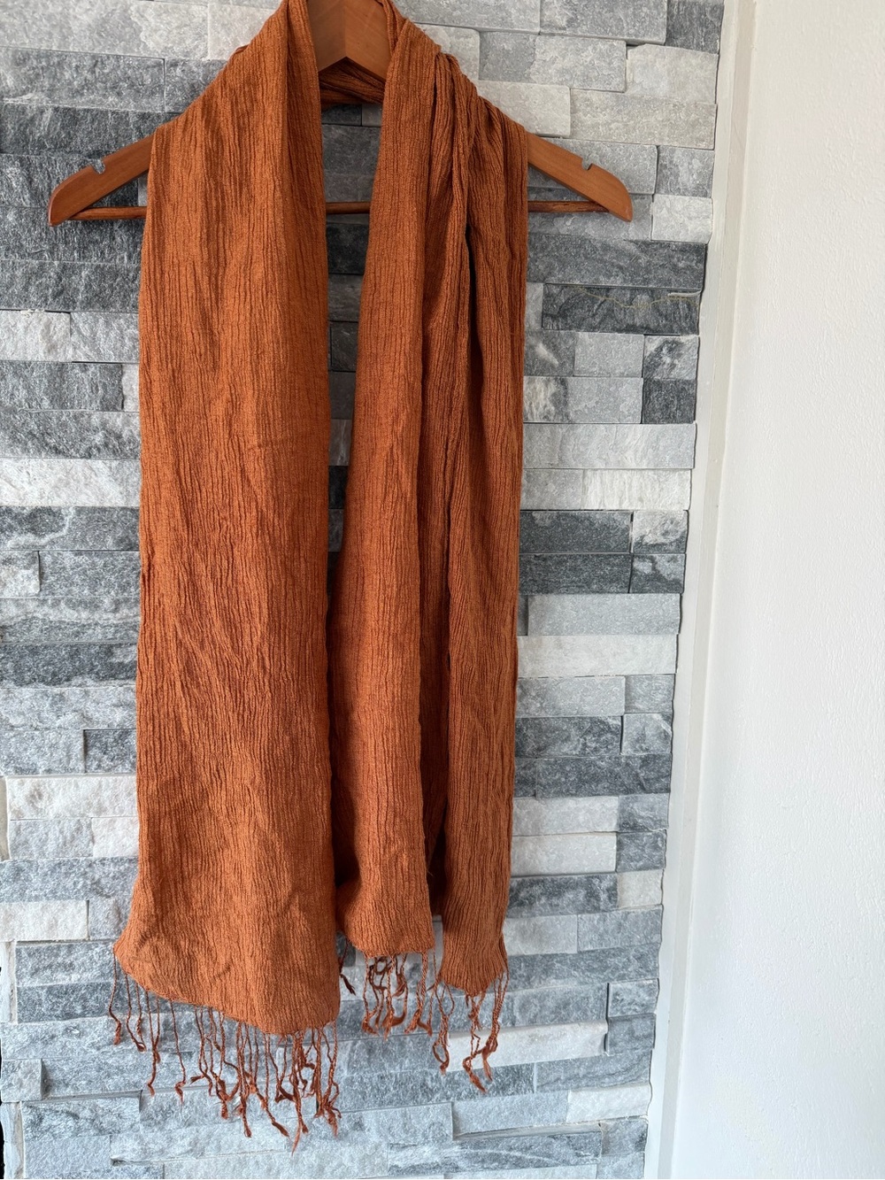 delicate tassel fringe ends.